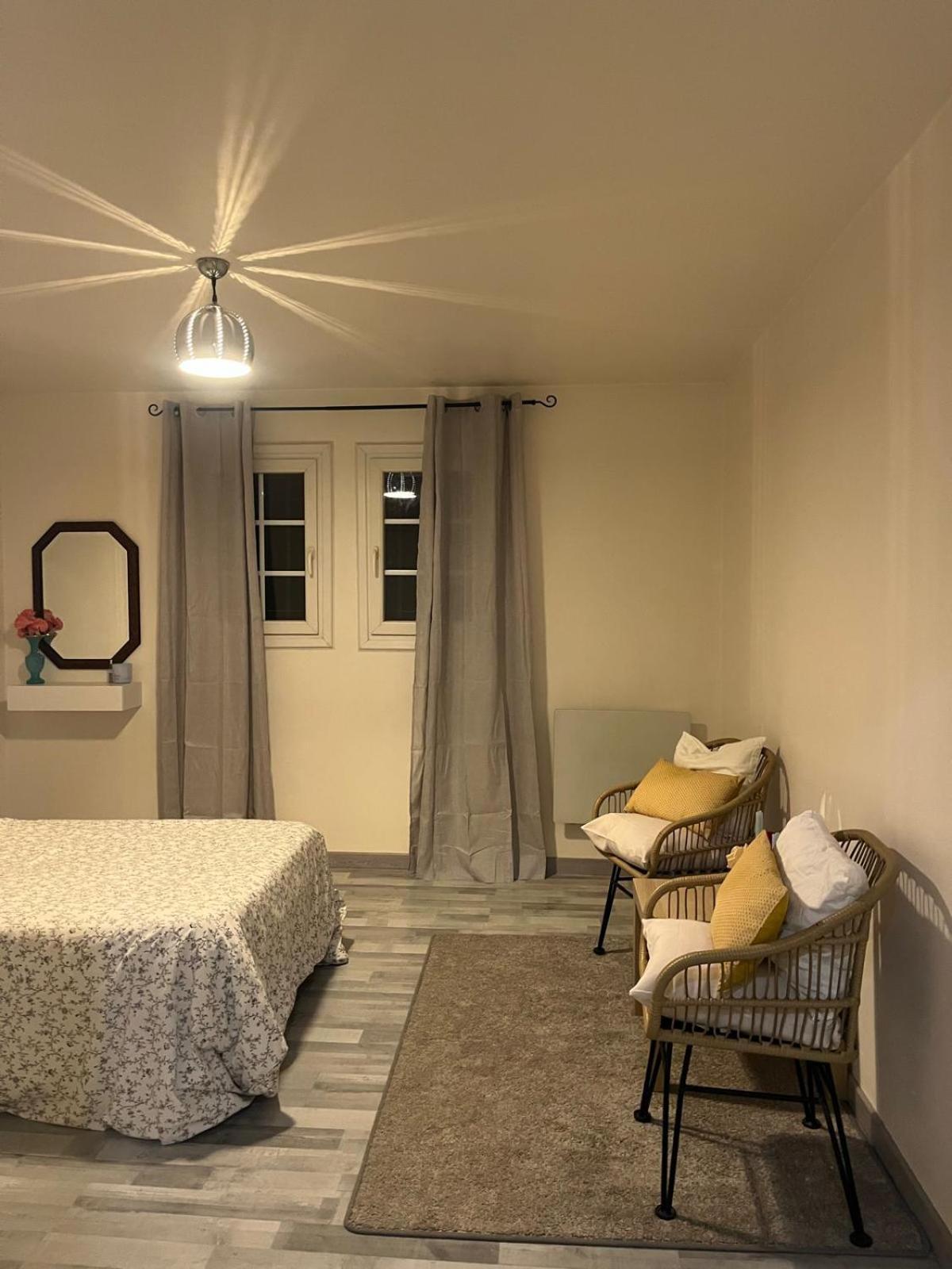 La Mhirabelle Hotel Saint Paul de Vence Room photo